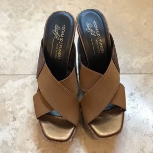 DONALD J PLINER WEDGE SANDAL